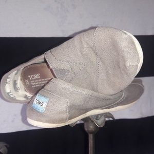 Gray toms good condition 7W